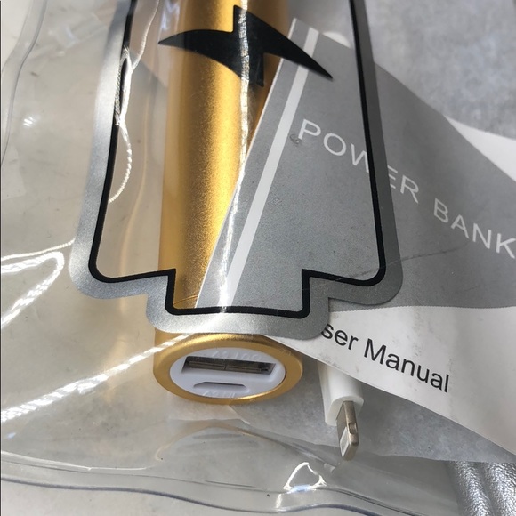 ♥️ NORDSTROM METALLIC SILVER RUFFLE CLUTCH W POM - Picture 3 of 5